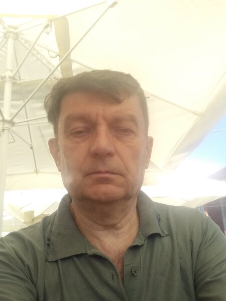 Prezentabil, 68, caut intelectuala, 55-64 pentru relatie de lunga durata